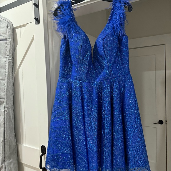 Alyce feather cocktail dress - Picture 7 of 8